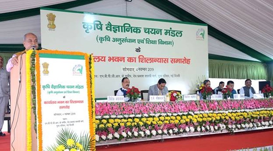किसानों के कल्‍याण और देश की प्रगति में कृषि वैज्ञानिकों की भूमिका अत्‍यंत महत्‍वपूर्ण है : श्री नरेन्‍द्र सिंह तोमर ने वैज्ञानिक चयन मंडल के कार्यालय भवन का शिलान्‍यास किया