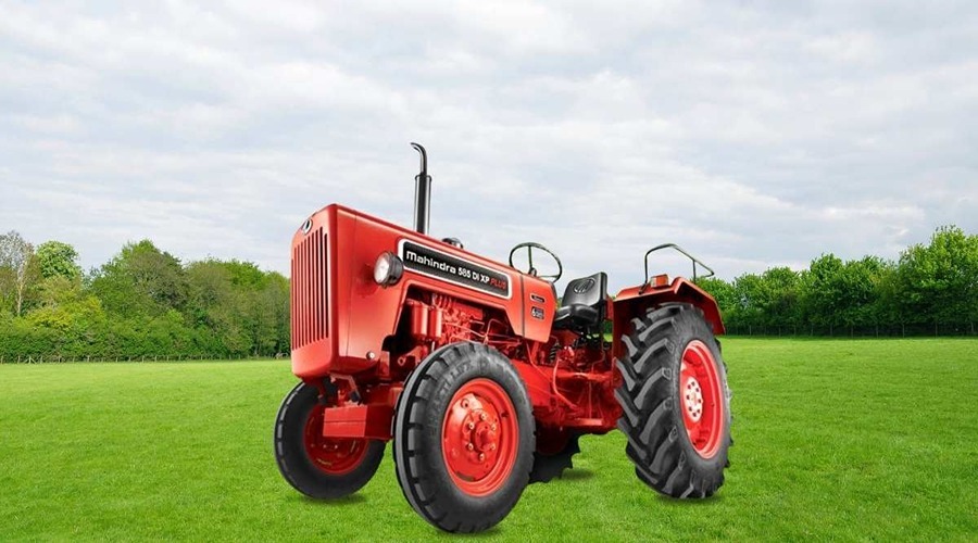 This tractor with less than 49 HP has power to make agricultural works smooth and consumes less oil