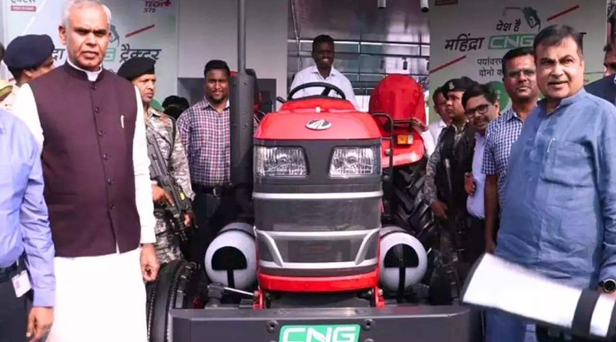  Mahindra has launched the first CNG mono fuel tractor in Agricultural Summit, Agrovision , Nagpur
